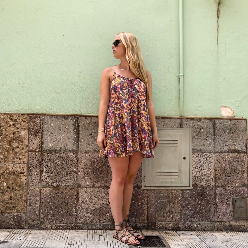 UO floral dress. Flowy w beautiful pattern. Size S